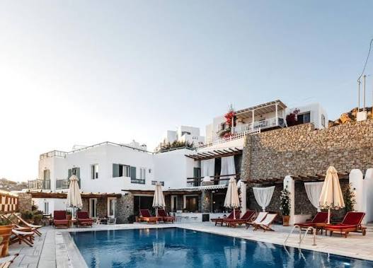 Pelican Bay Hotel****