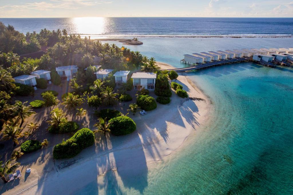 Kandooma Holiday Inn Resort