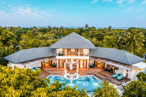 Grand Beach Residence with Private Pool
