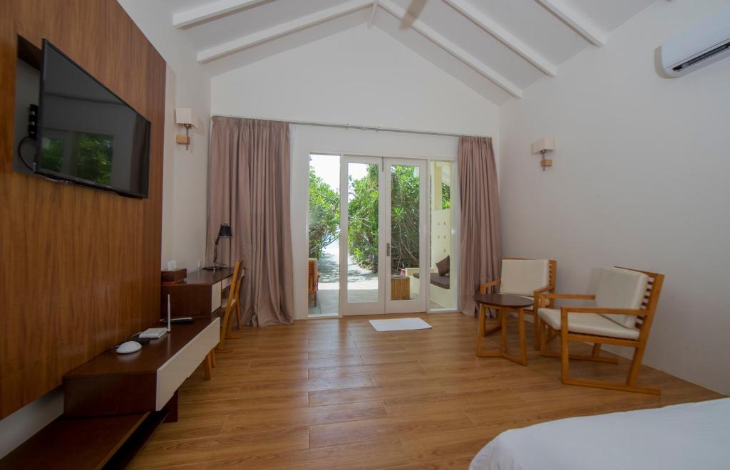 Deluxe Beach Bungalow