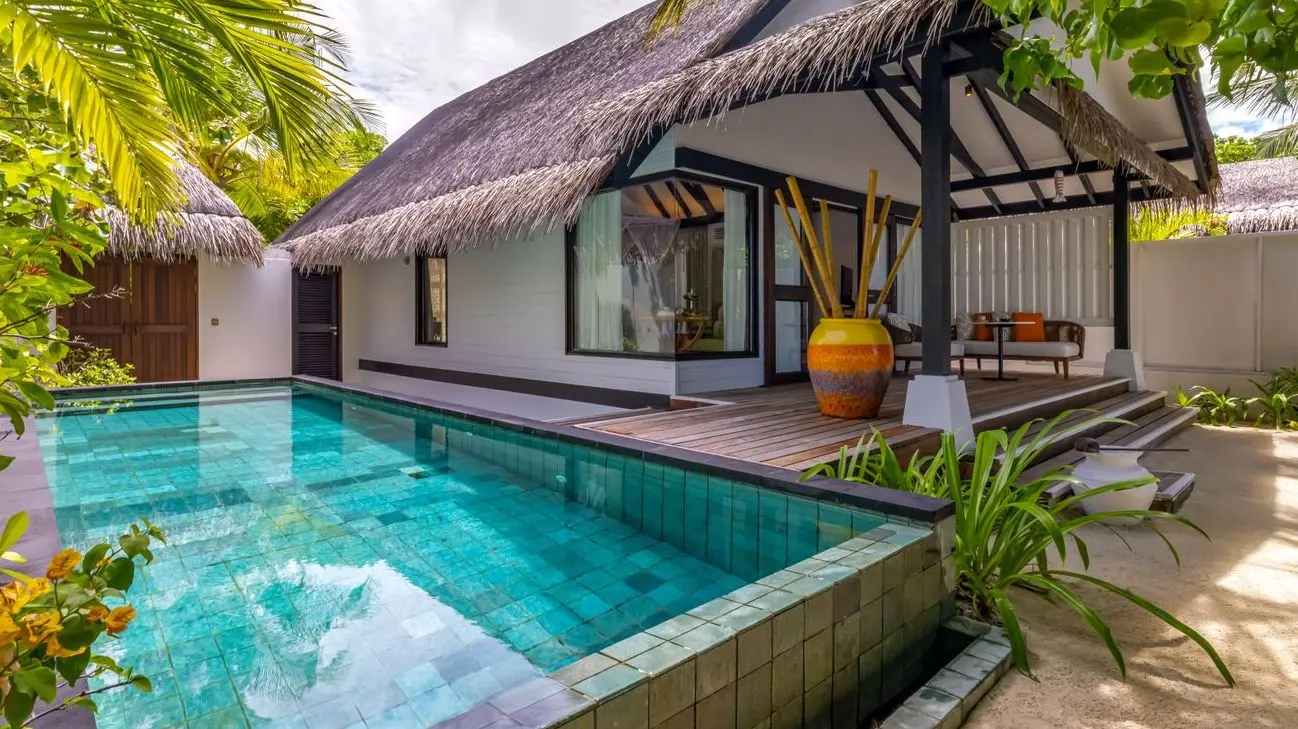 Earth Pool Pavilion