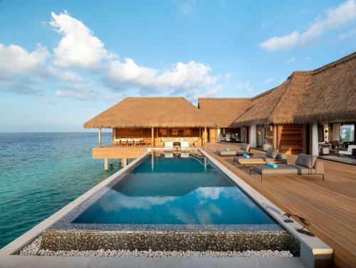 King Grand Overwater Villa With Pool