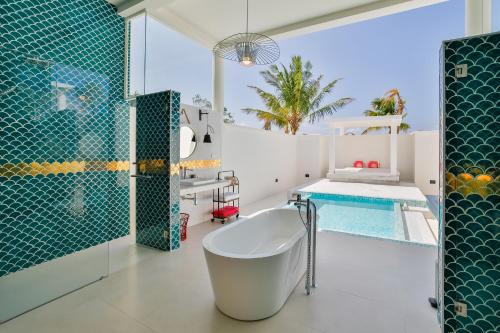 Grand Beach Villa with Pool