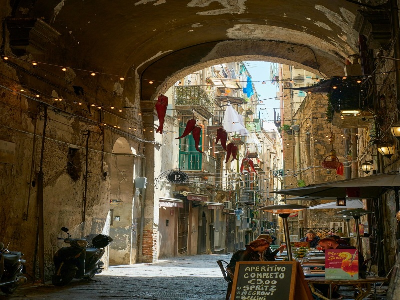 Fuga invernale a Napoli: cibo di strada, storia e San Gregorio Armeno, tour privato, foto 6