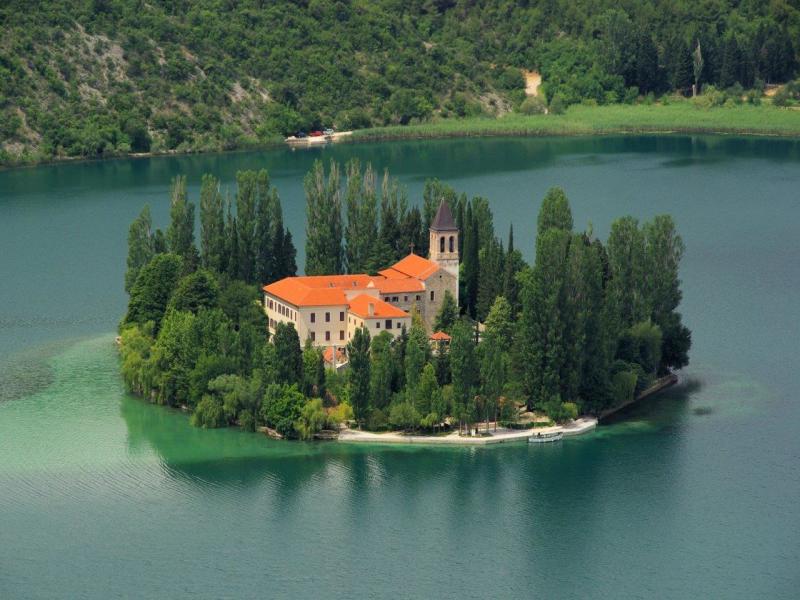 Dalmazia autentica di 2 giorni: cascate di Krka, Etnoland e Peka Lunch Experience, foto 4