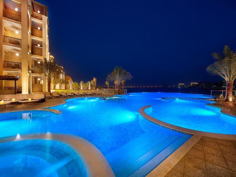 Spiaggia e città (Due Emirati in un viaggio)
