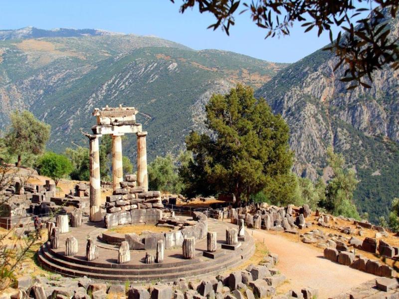 Tour di 2 giorni a Delfi e Meteora – Guida in lingua italiana disponibile solo il giovedì (giugno-agosto)