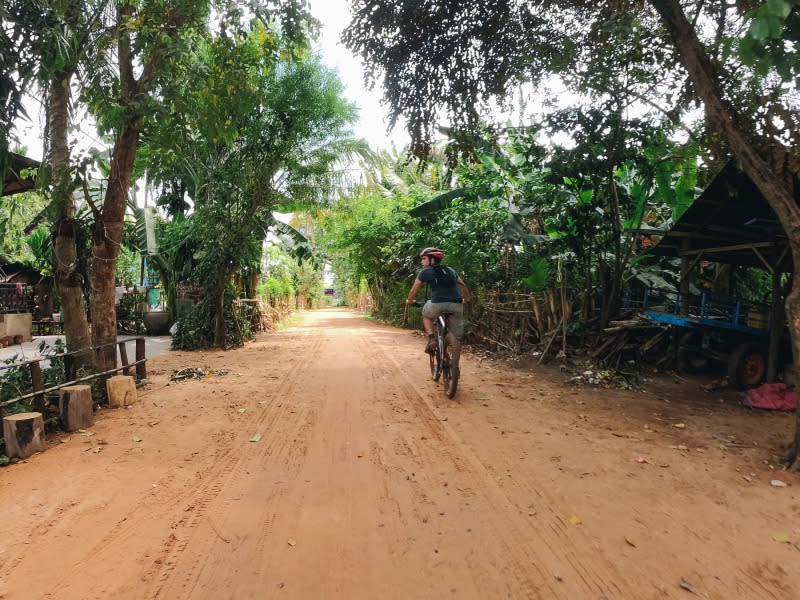 In bicicletta da Phnom Penh a Siem Reap (con guida in inglese), foto 2
